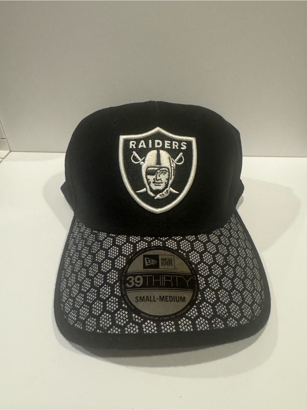 New Era Black & Gray 39THIRTY Stretch Fit NFL Cap